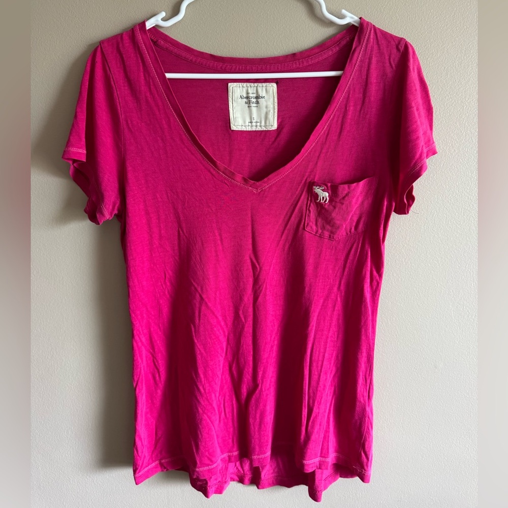 Abercrombie & Fitch Fuchsia V-Neck Short Sleeve T-shirt, Size Small, 60% Cotton